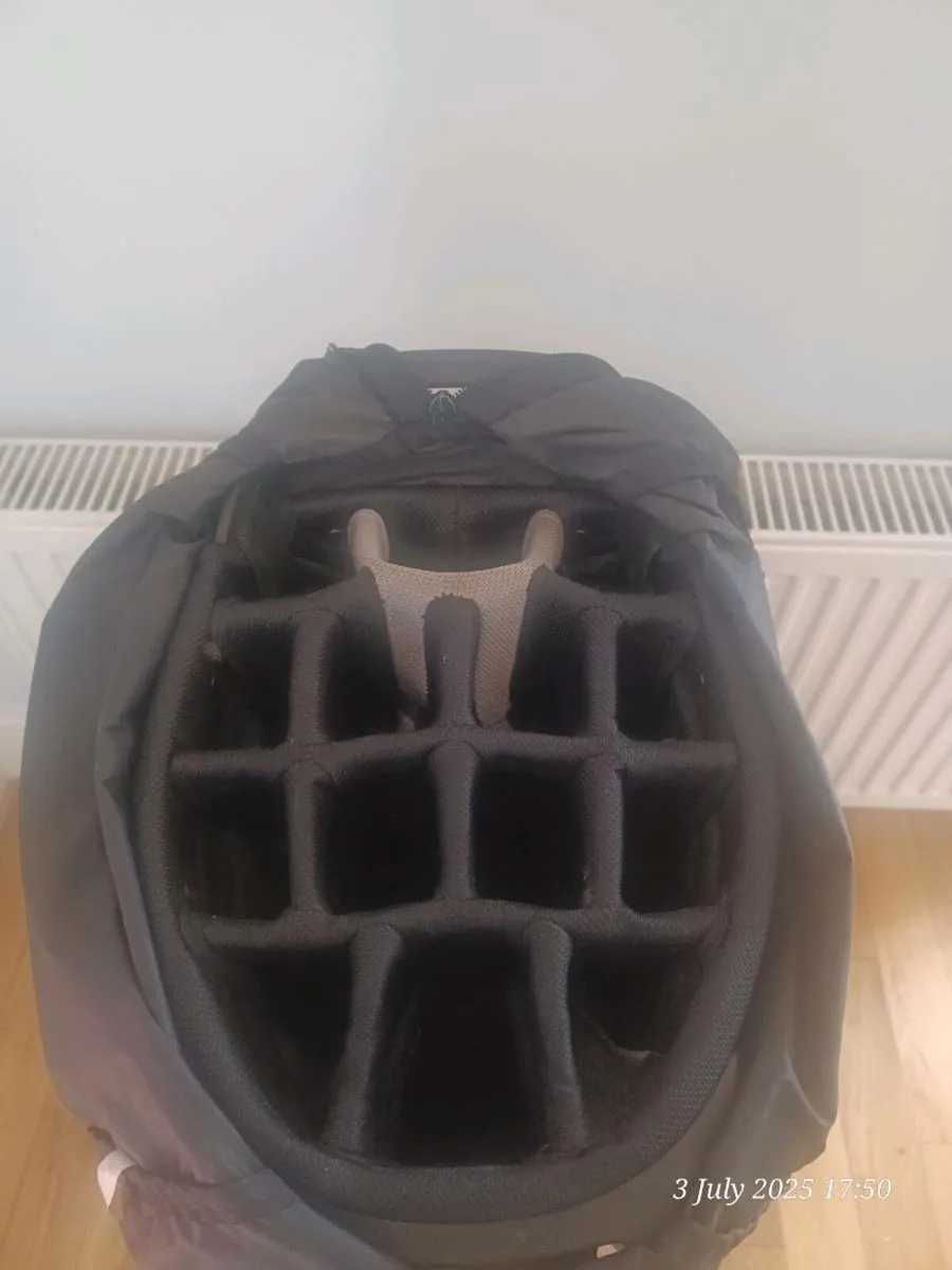 Taylormade & Titliest Golf bags - Image 2