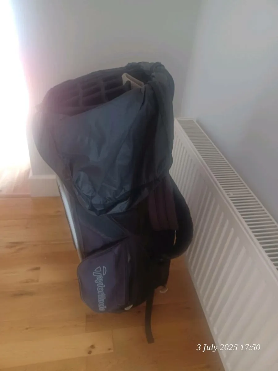 Taylormade & Titliest Golf bags - Image 3
