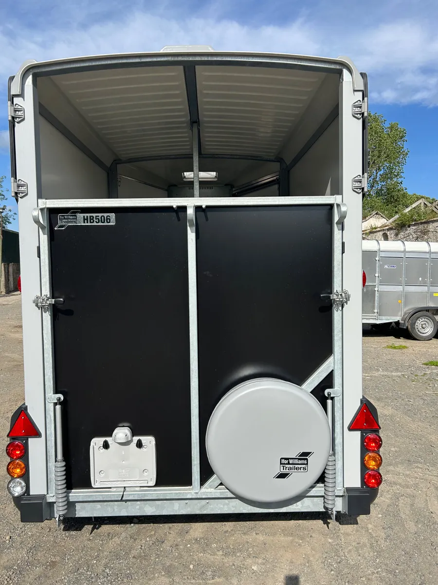 New Ifor Williams HB506 Deluxe Horsebox - Image 4