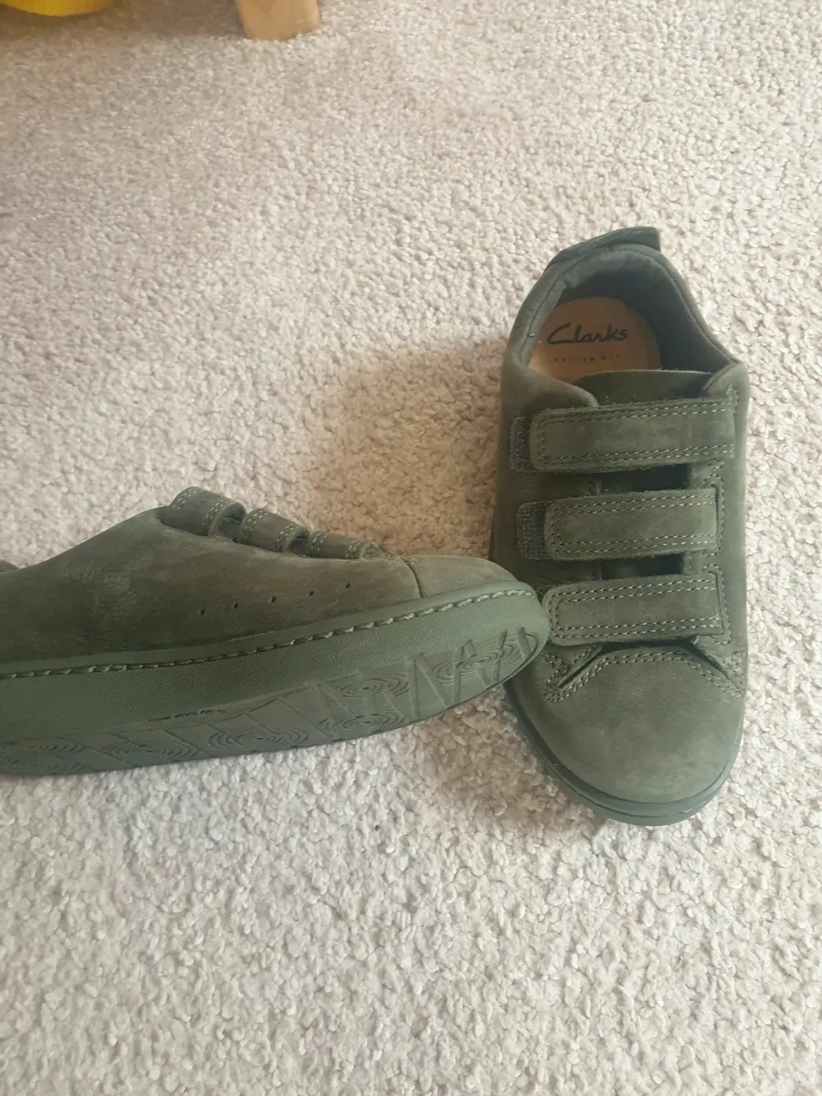 BRAND NEW Clarks shoes boys size uk10G - Image 1