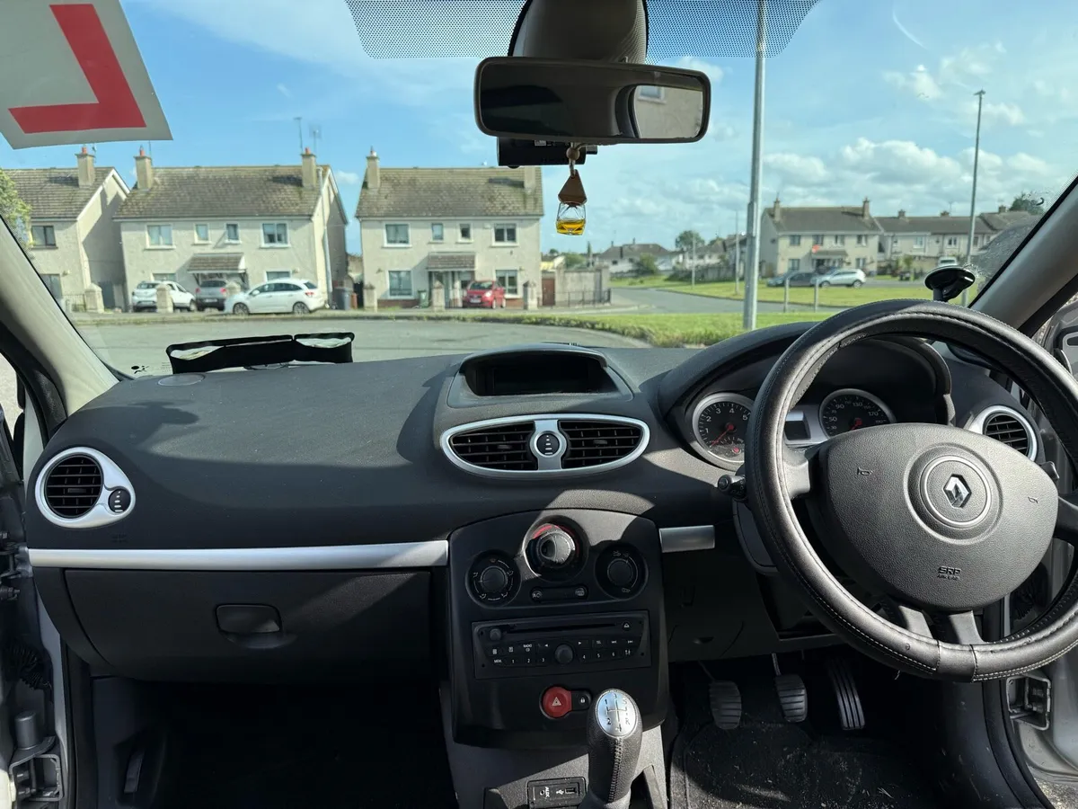 Renault Clio 2010 TAX / NCT expire 6/26 - Image 2