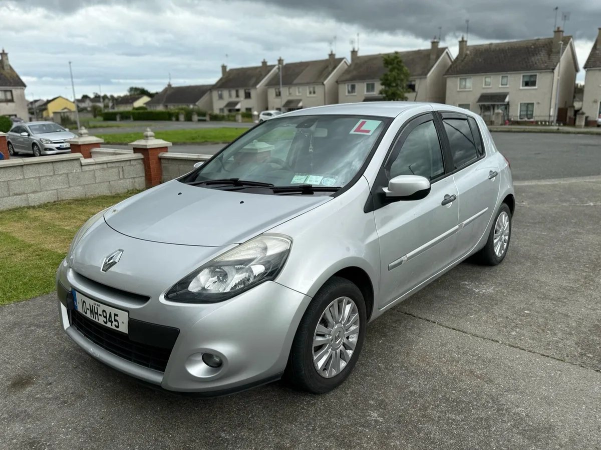 Renault Clio 2010 TAX / NCT expire 6/26 - Image 1