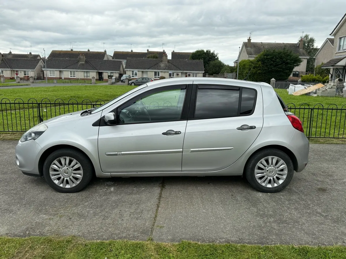Renault Clio 2010 TAX / NCT expire 6/26 - Image 4