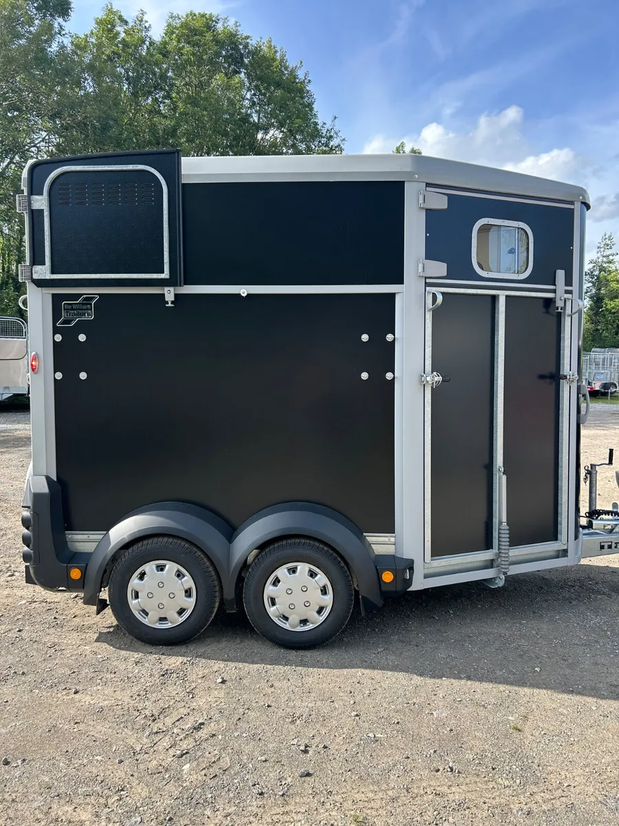 New Ifor Williams HB506 Deluxe Horsebox - Image 1