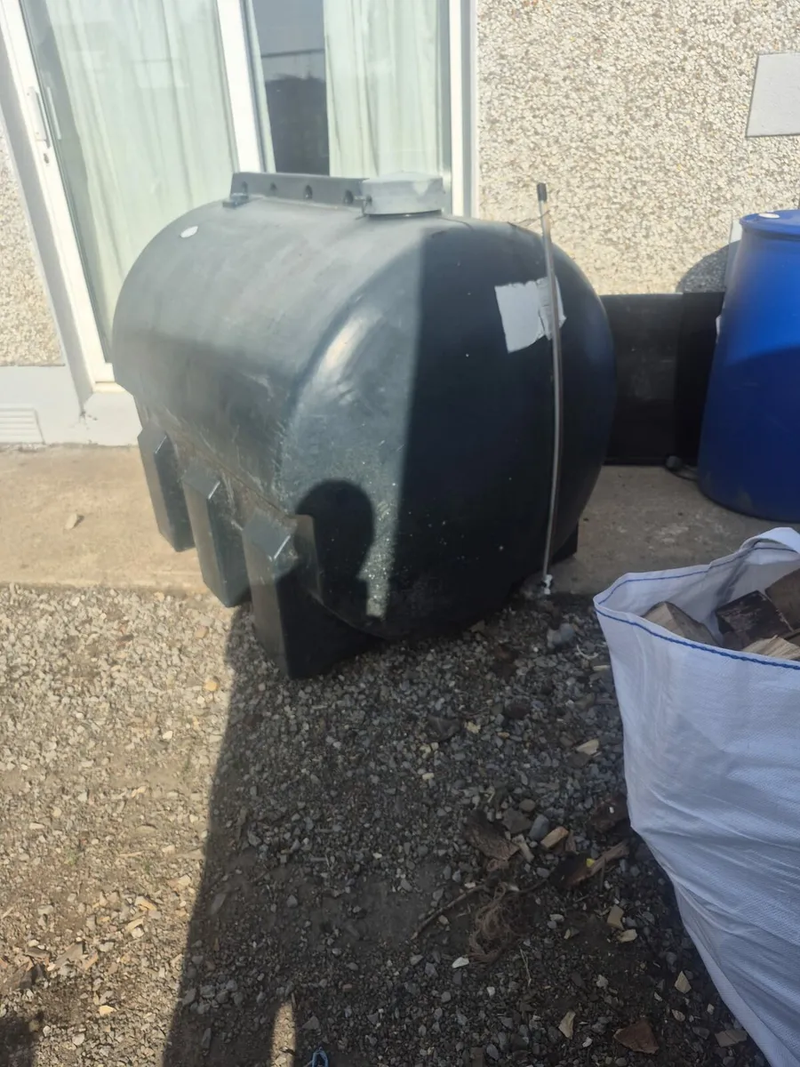 Oil tank