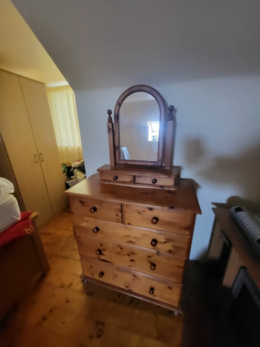 Bedroom furniture - Image 1