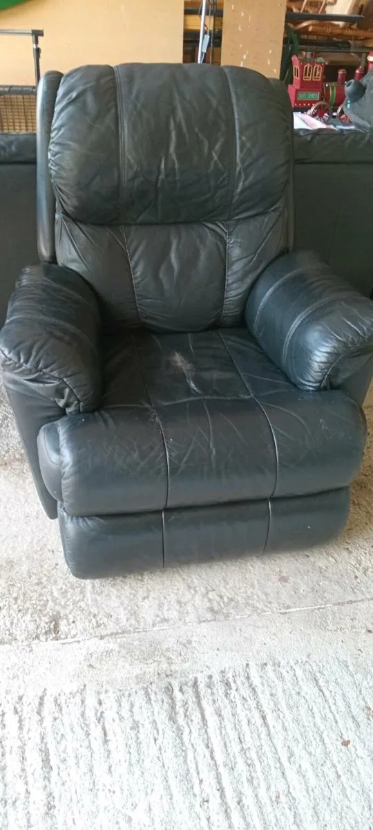 Recliner armchair