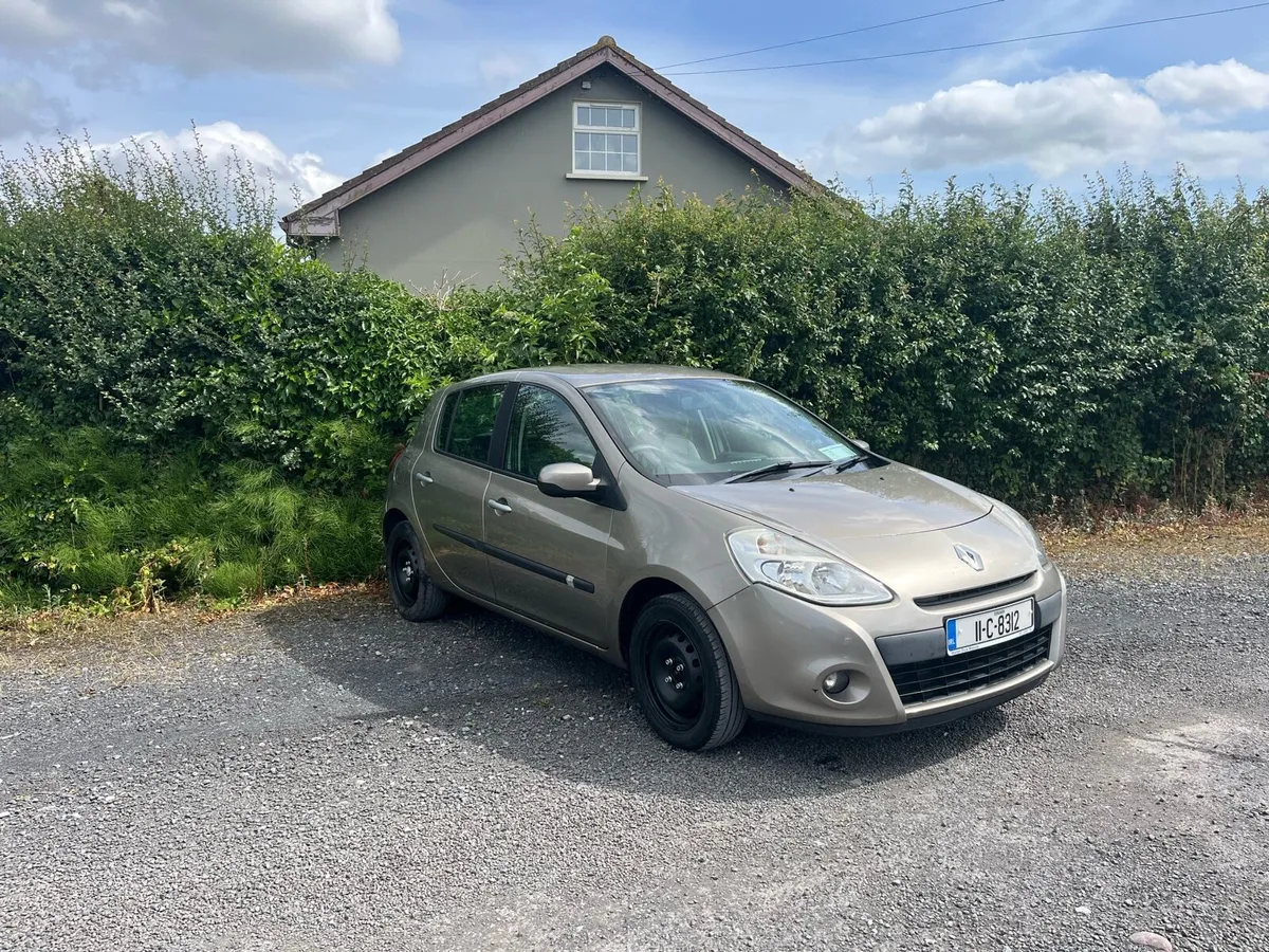11 Renault Clio, Low KM, New NCT - Image 1