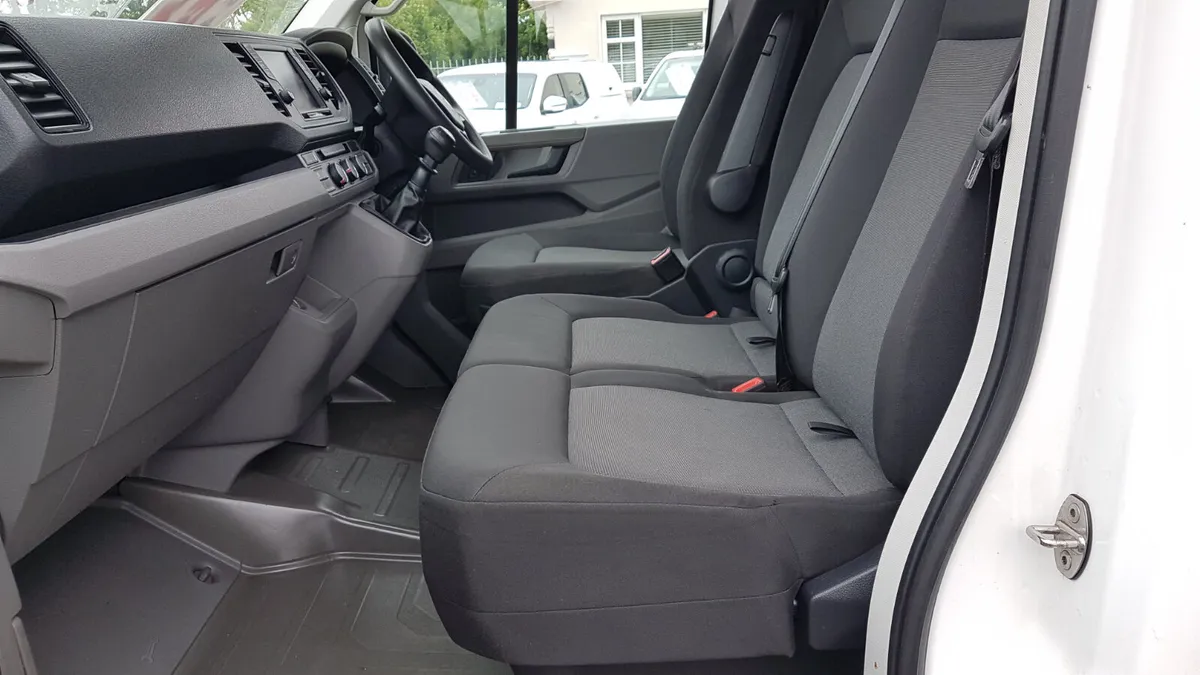 Volkswagen Crafter 2019 MWB MINT VAT INVOICE - Image 4