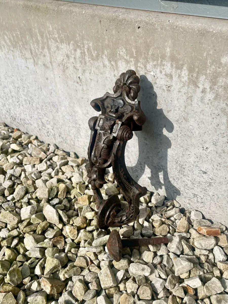 Antique Victorian Cast Iron Door Knocker - Image 2