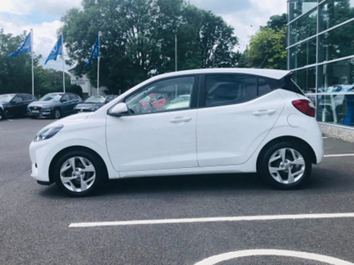 Hyundai i10 Deluxe 1.0 Petrol - Image 4
