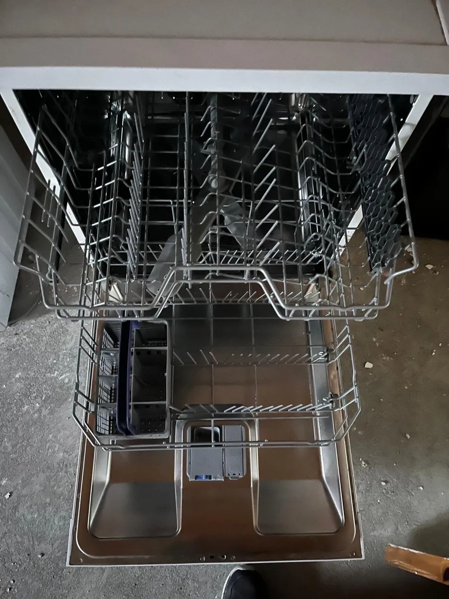Dishwasher - Image 1