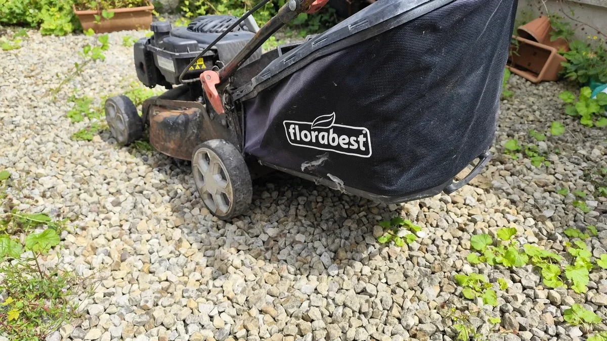 lawnmower - Image 4
