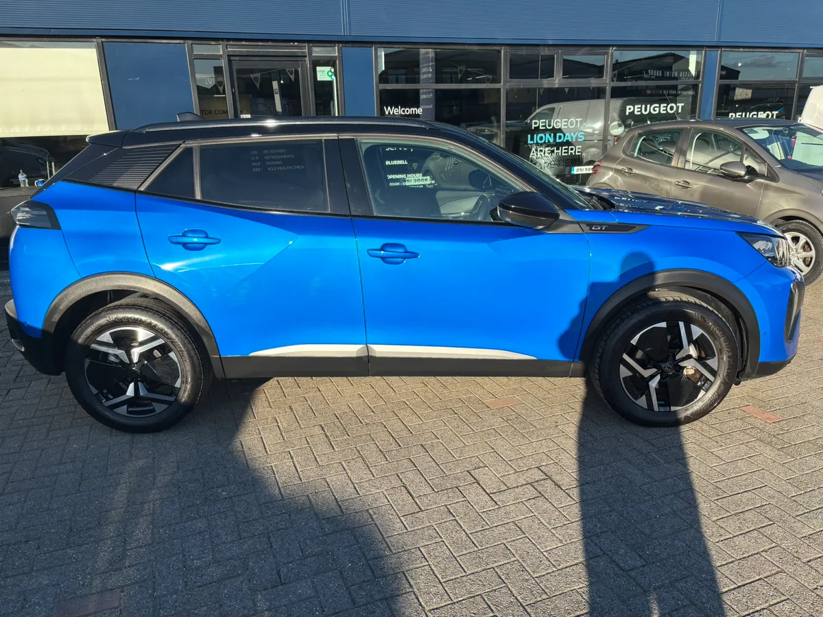 Peugeot 2008 GT 1.2 automatic (8 speed) - Image 2