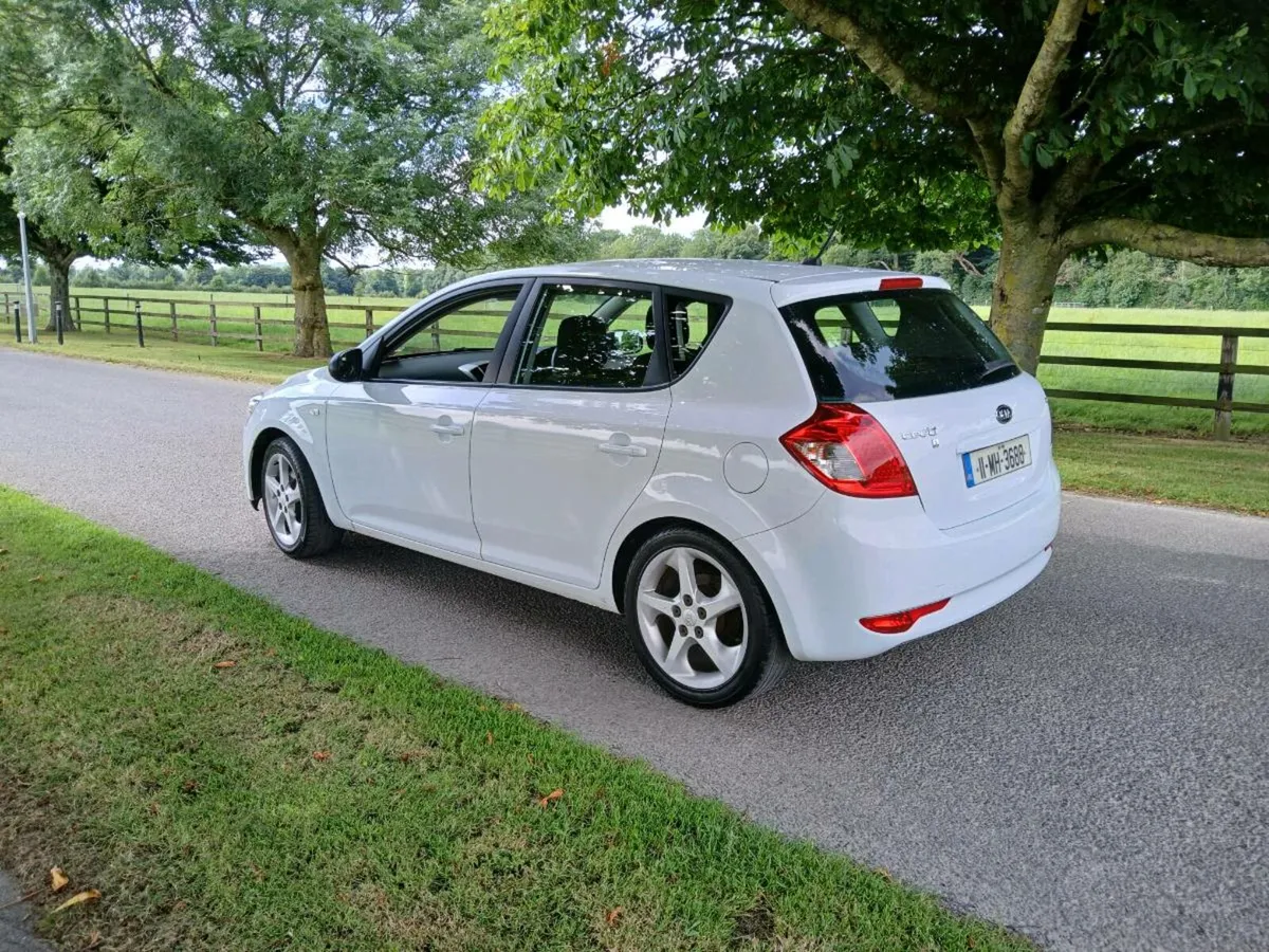 Car - Image 4