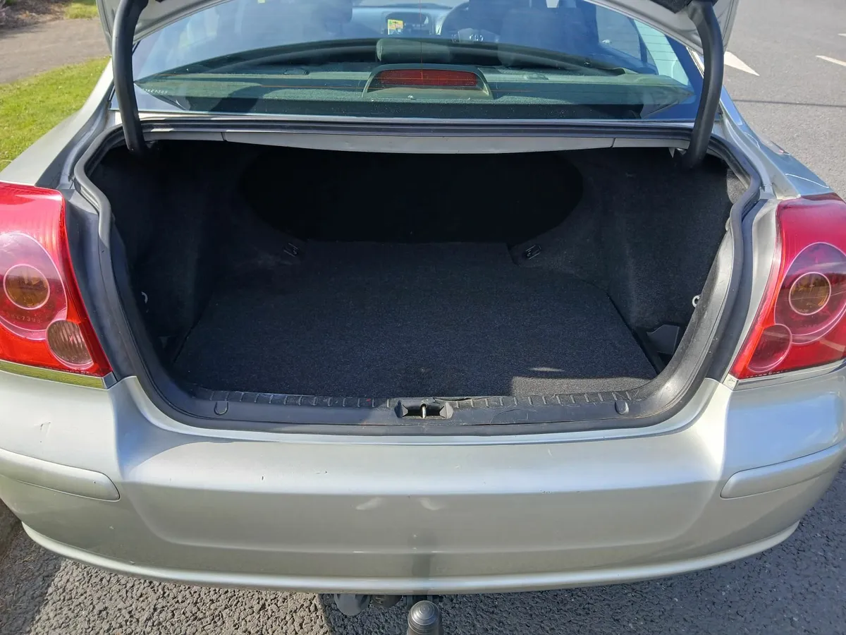 Toyota Avensis 2003 - Image 2