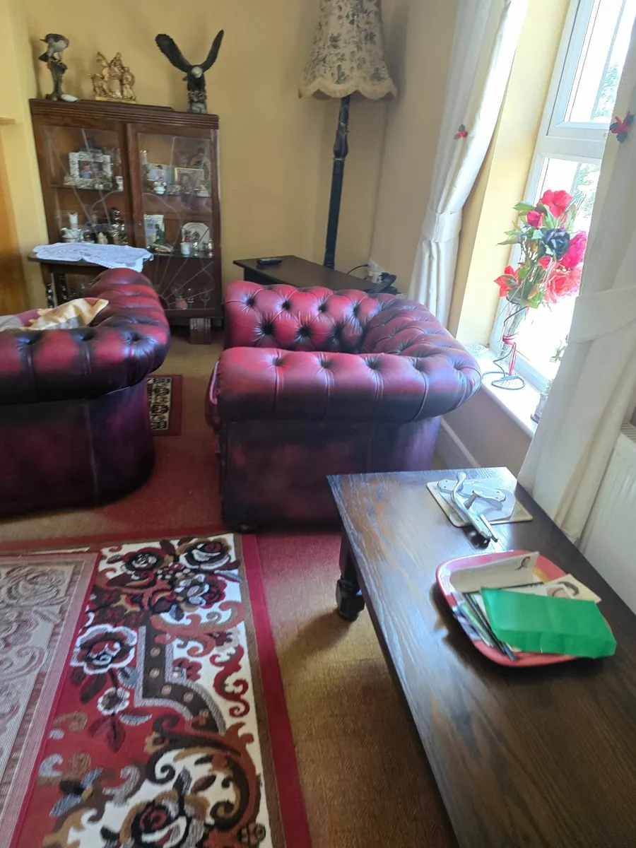 4 piece Chesterfield set - Image 2