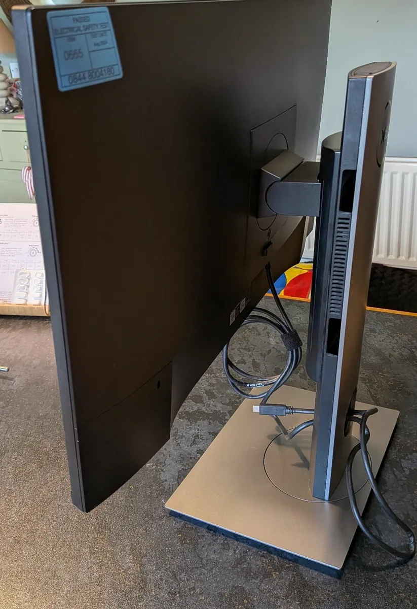 Dell 24" USB-C Monitor – P2419HC (Full HD, IPS) - Image 3