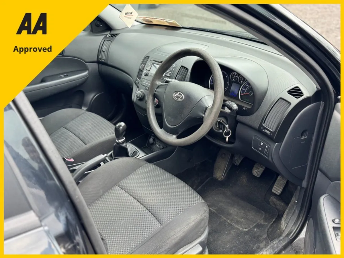 Hyundai i30 1.6 Crdi Classic 90ps ISG 5DR - Image 2