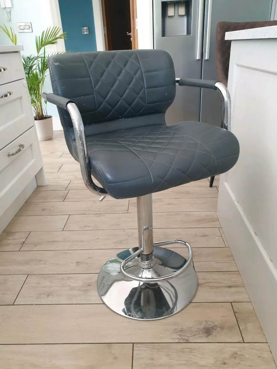 Set of 4 stools for €100