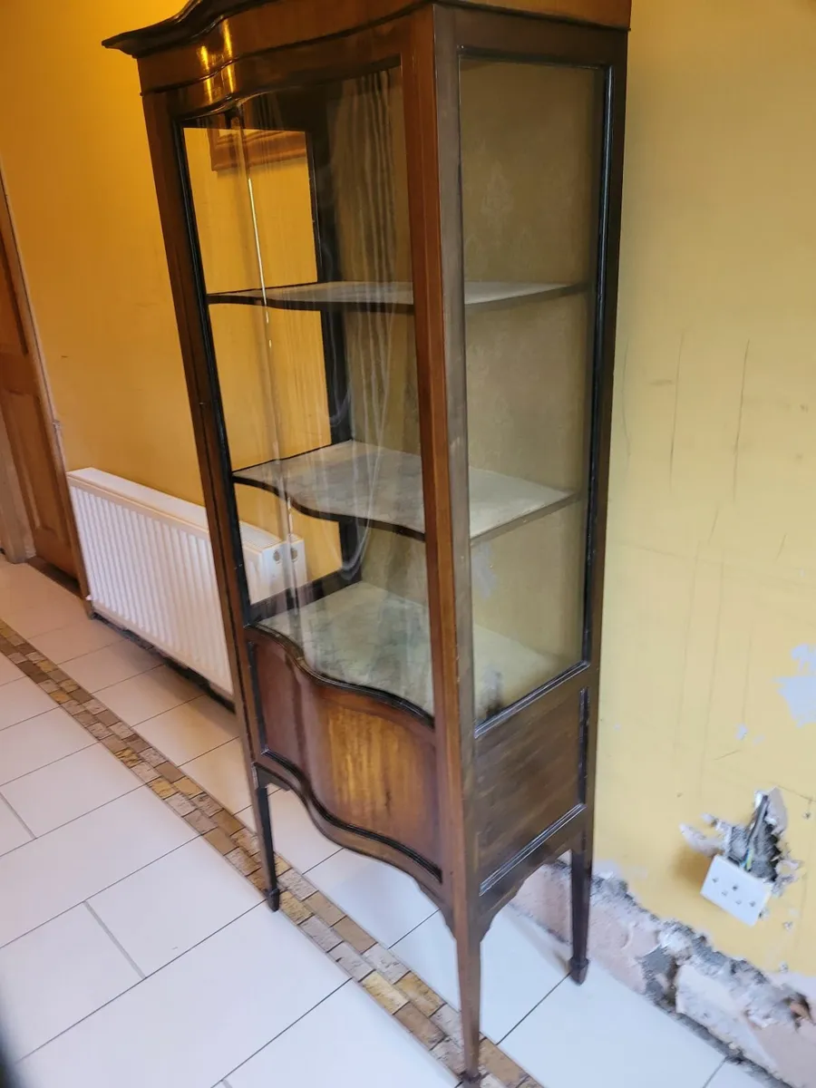 Wooden cabinet - Image 1