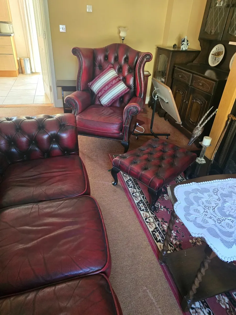4 piece Chesterfield set - Image 1