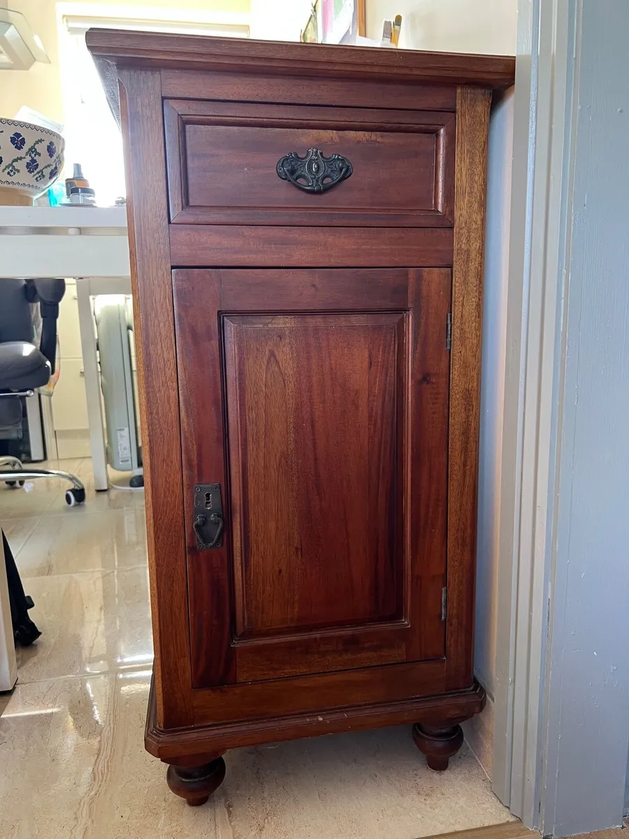 Cabinet / wooden locker - Image 1