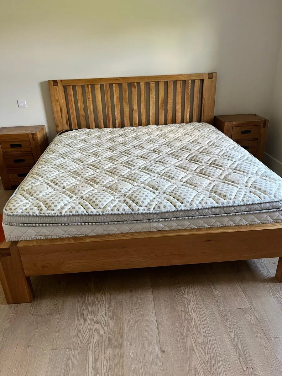 Bed and matching furniture - Image 1