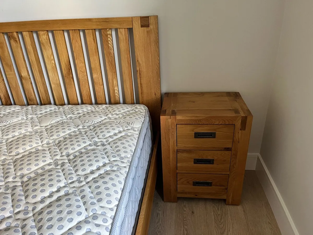 Bed and matching furniture - Image 3