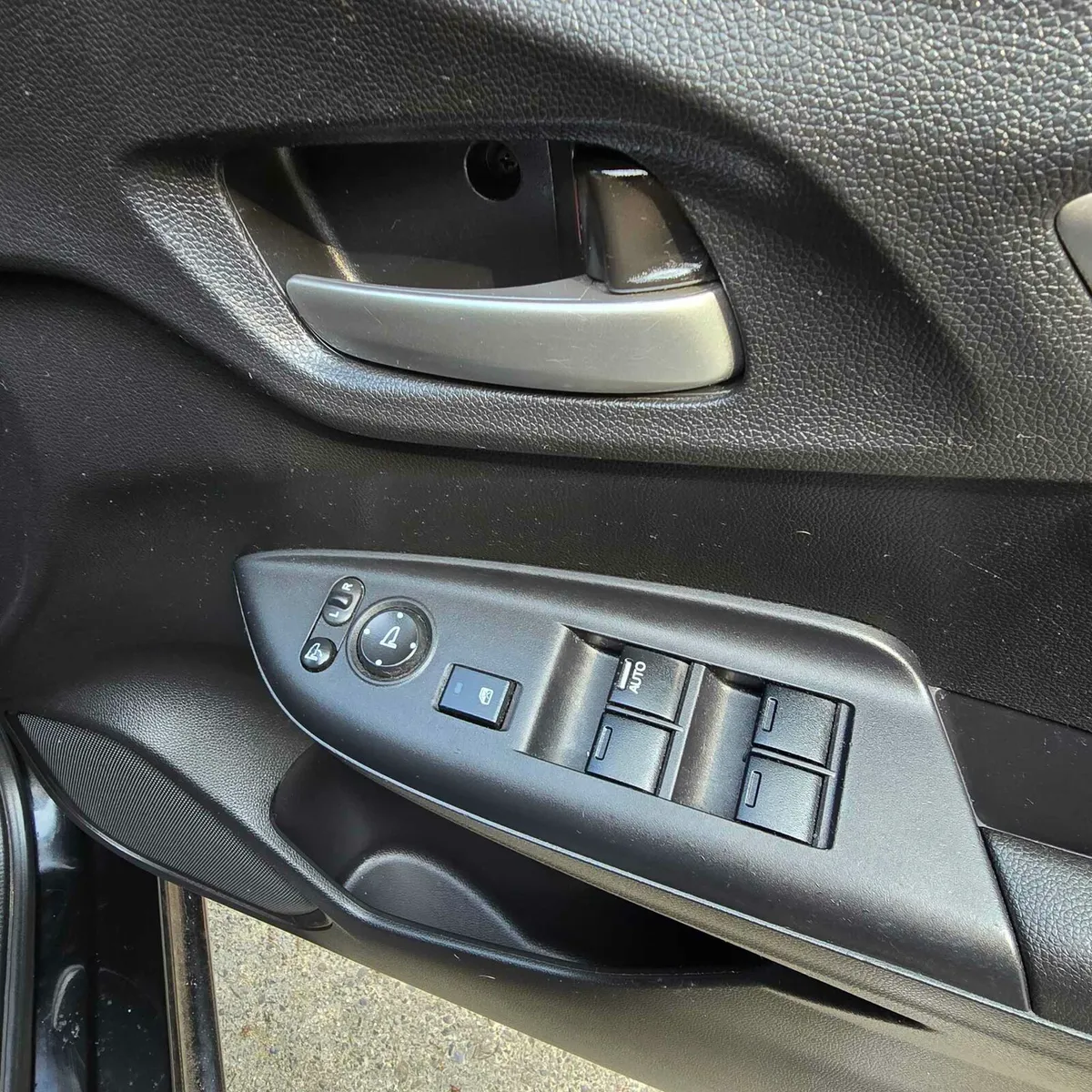Honda fit hybrid 1.5 2015 - Image 4