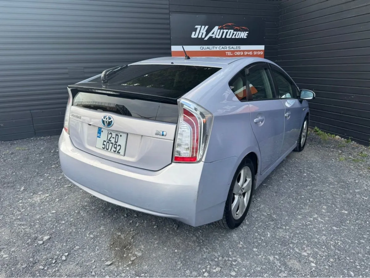 Toyota Prius 1.8 Hybrid 5DR Auto - Image 4