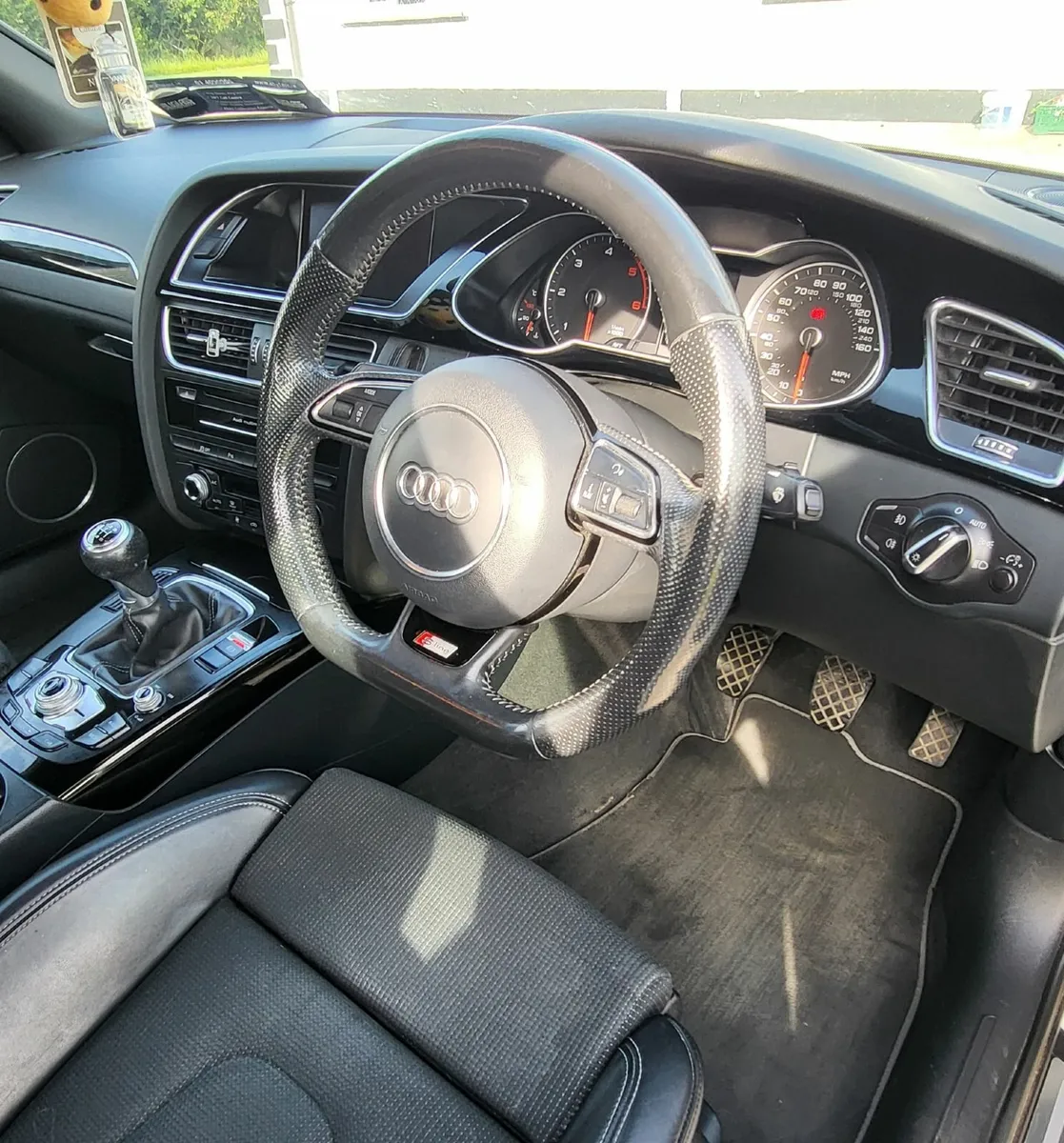 Audi A4 2015 S Line Black Edition - Image 4