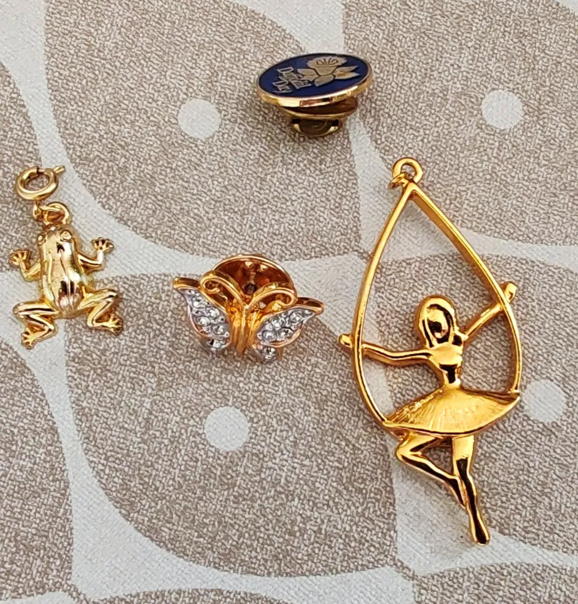Goldtone frog charm, ballerina pendant etc - Image 1