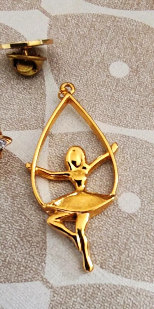 Goldtone frog charm, ballerina pendant etc - Image 3
