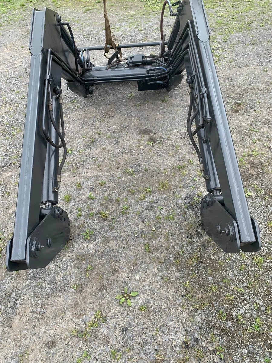 Quicke  Q760 loader - Image 4