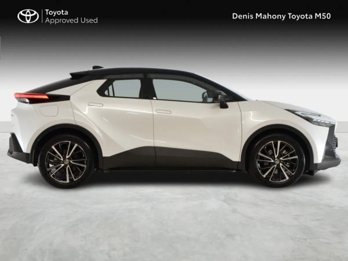 Toyota C-HR Plug-In Hybrid Sol - Image 3