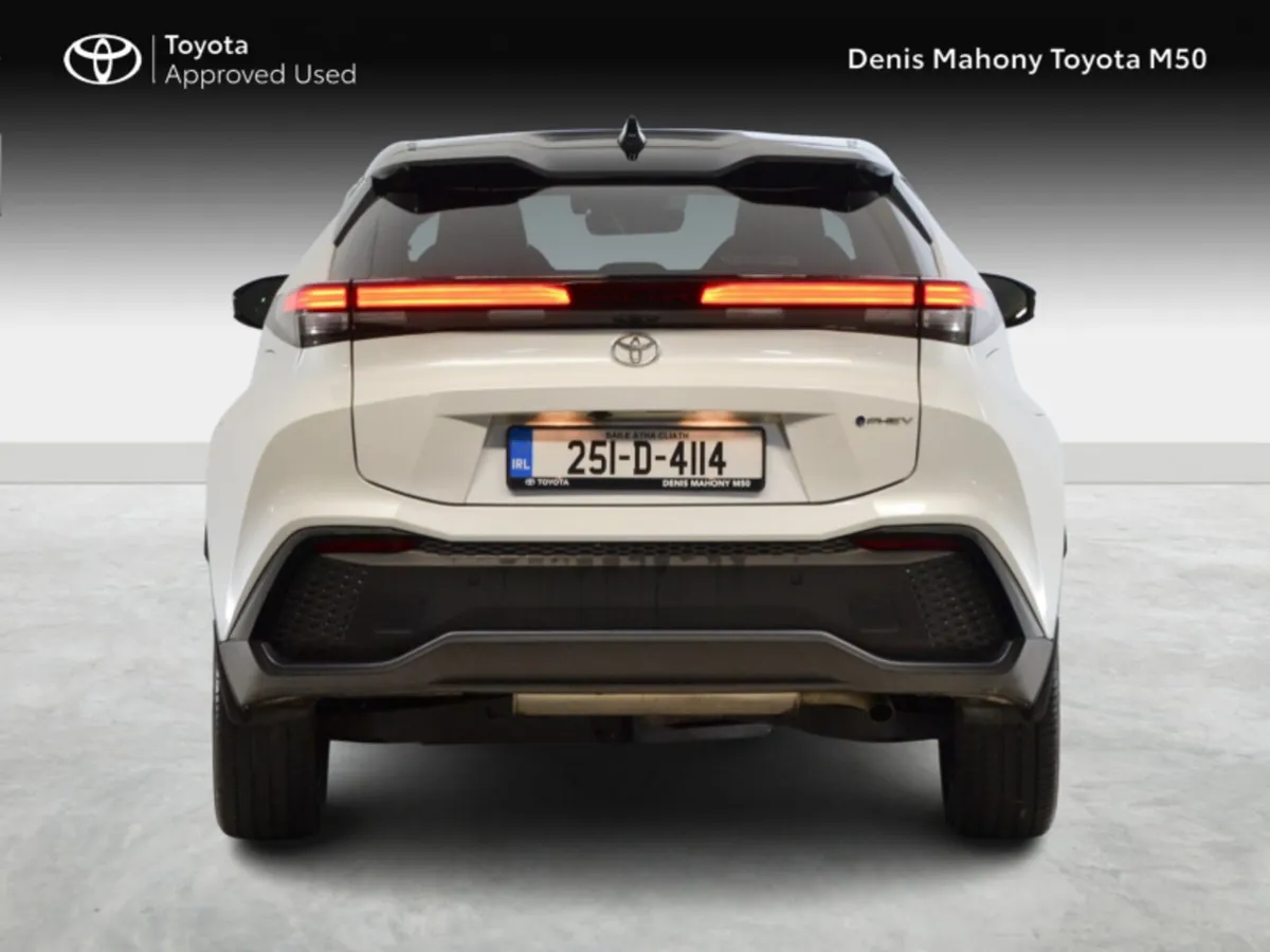 Toyota C-HR Plug-In Hybrid Sol - Image 4