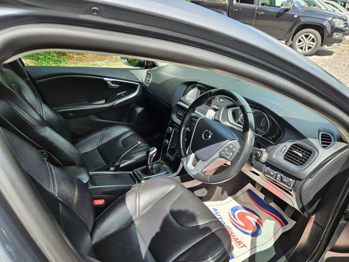 Volvo V40 D2 MOM ED 5DR - Image 4