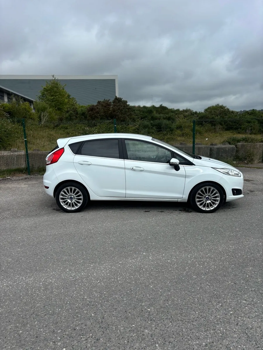2014 FORD FIESTA NEW NCT LOW MILLAGE - Image 2