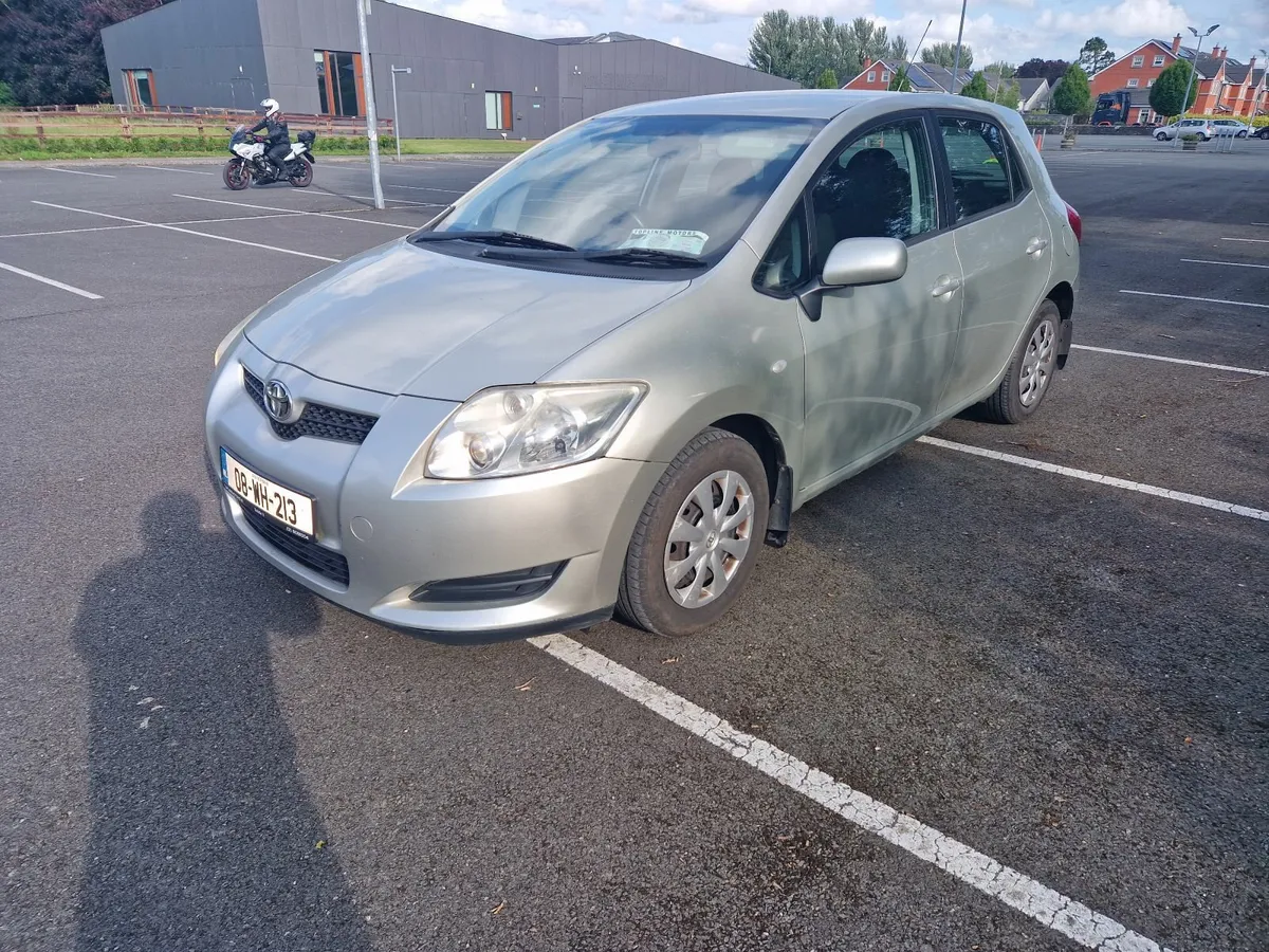 €2500 Auris 1.4 petrol NCT 09/26 open to offers - Image 4