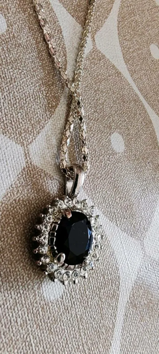 Silvertone pendant - Image 1