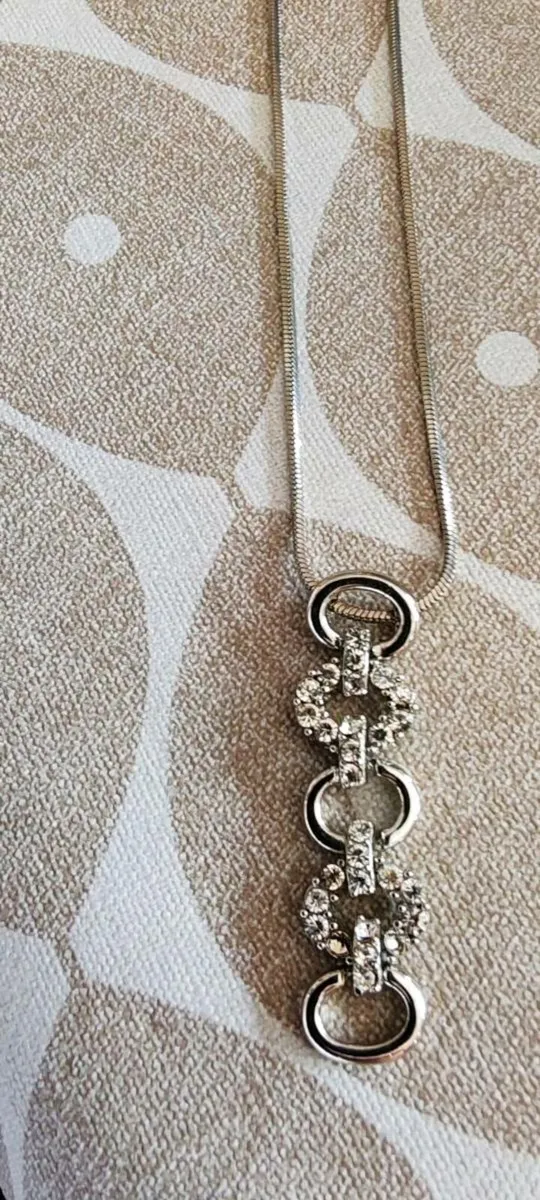 Silvertone pendant - Image 1