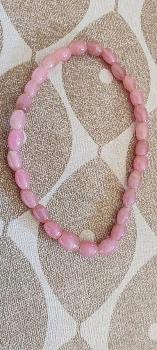 Pink glass beaded bracelet - Image 1