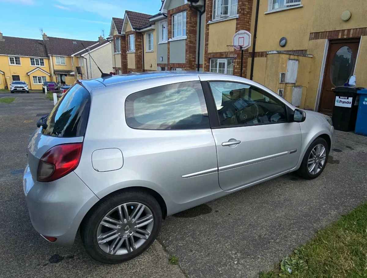 Renault Clio 2011 - Image 2