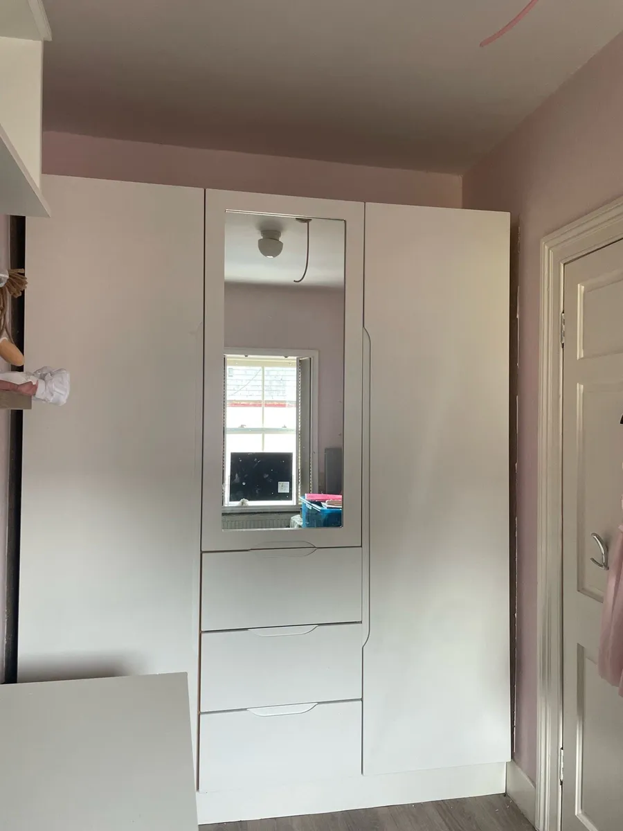 wardrobe - Image 1