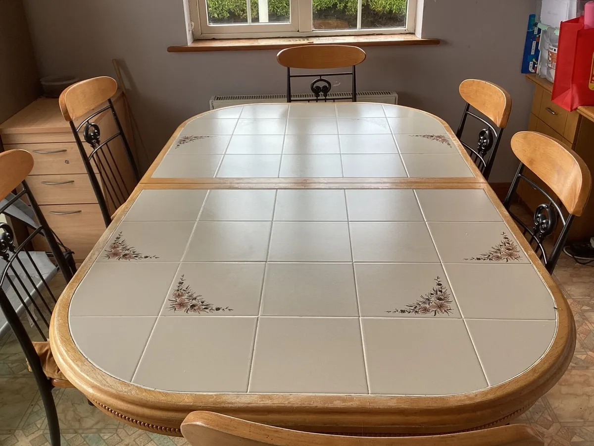 Kitchen table and 6 chairs - Image 4