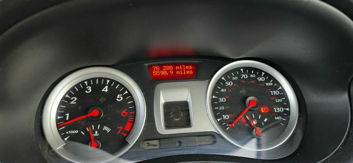 Renault Clio 2011 - Image 2