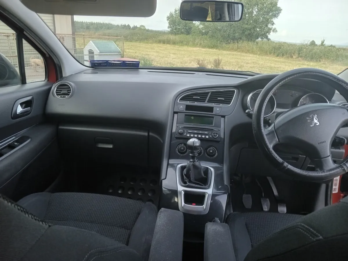 Peugeot 5008 2010 - Image 2