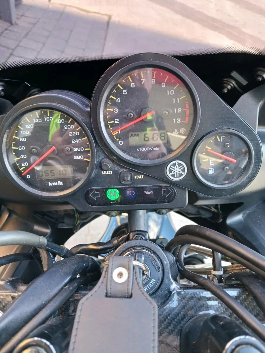 YAMAHA FAZER 1000 - Image 2