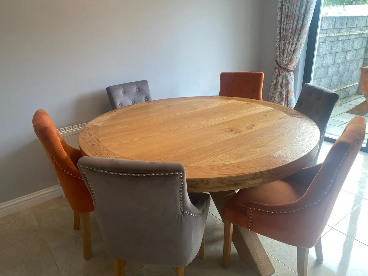 Circular table - Image 1